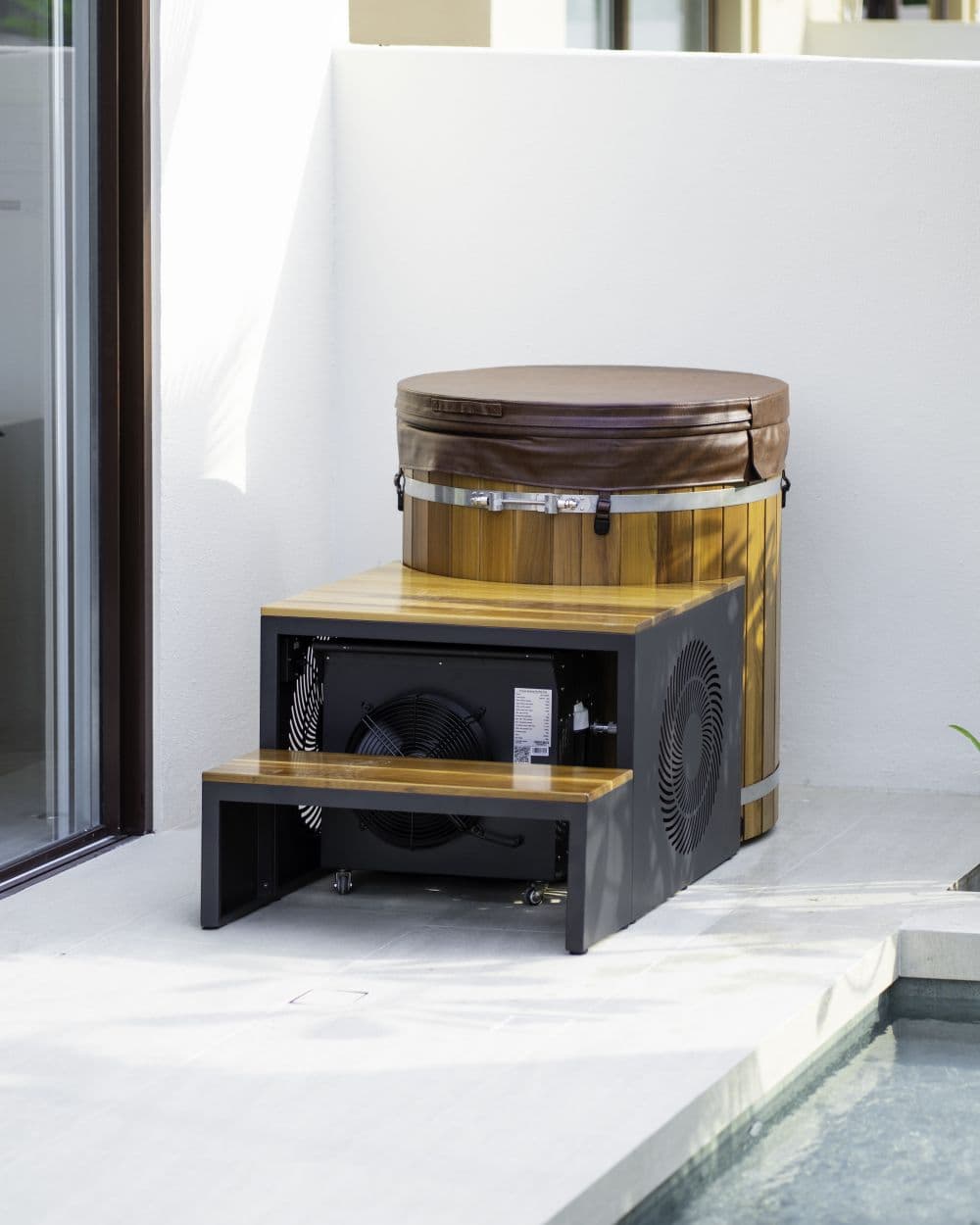 Odyssey cold plunge in use